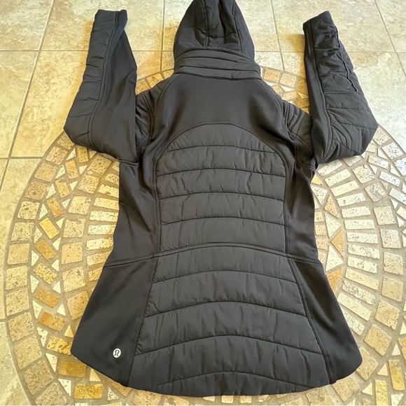 Lululemon extra mile jacket black 8 - Picture 4 of 16